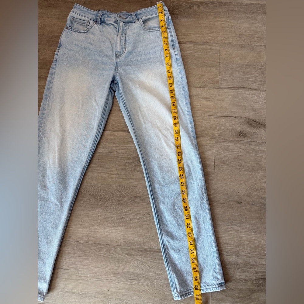 American Eagle Mom Jeans High Rise Light Wash Size 6 Straight Leg - Picture 7 of 9